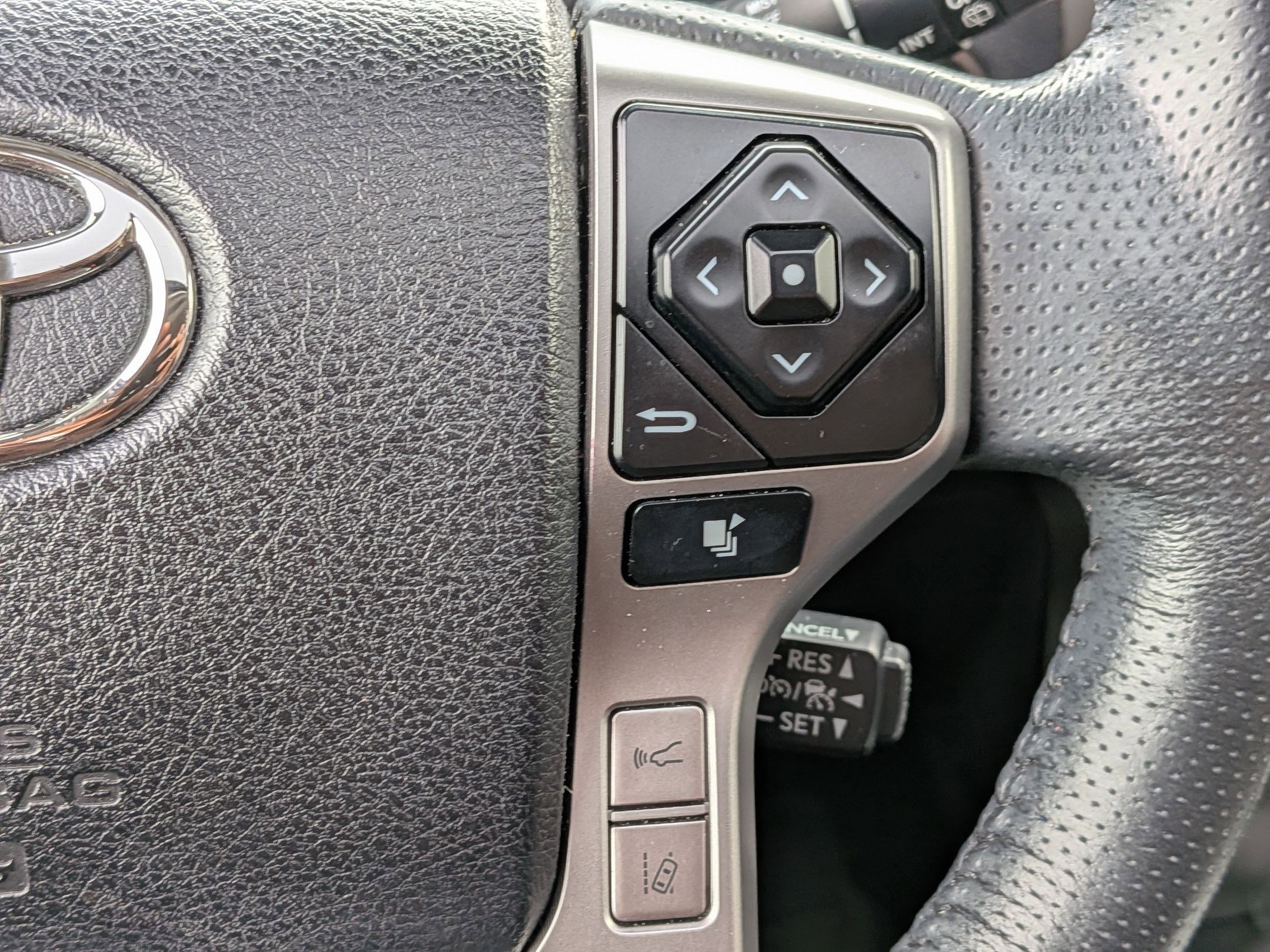 Used 2022 Toyota 4Runner Limited image 18