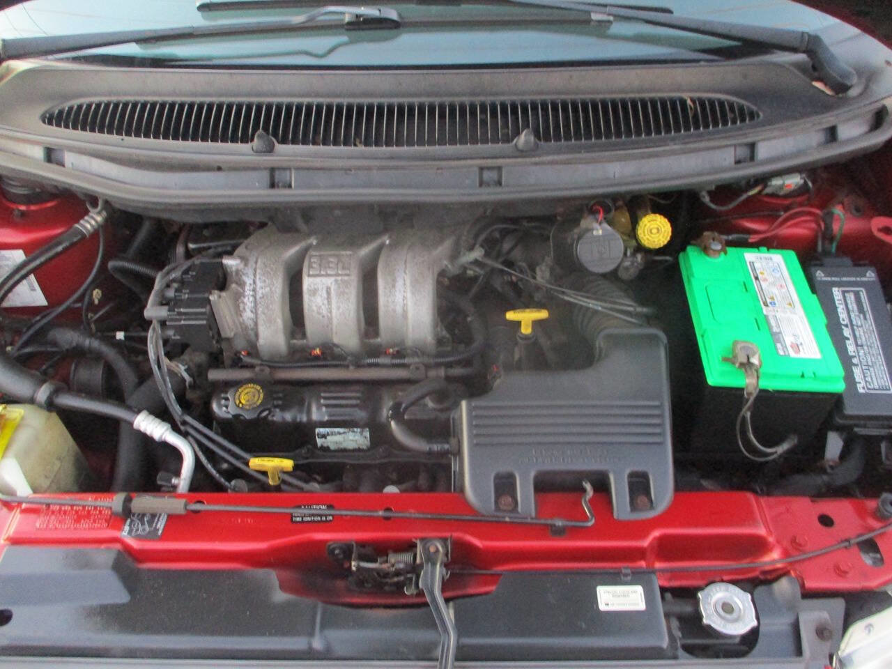 Used 2000 Chrysler Town & Country LX image 10