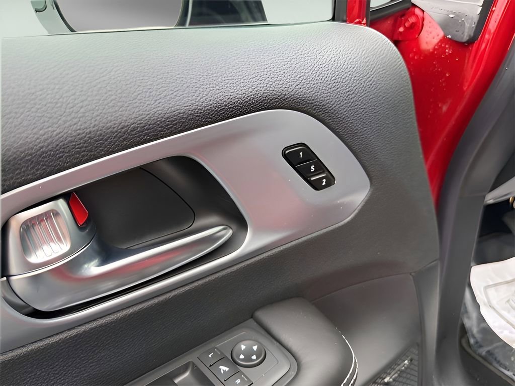 New 2026 Chrysler Pacifica Limited w/ Uconnect Theater Family Group image 30