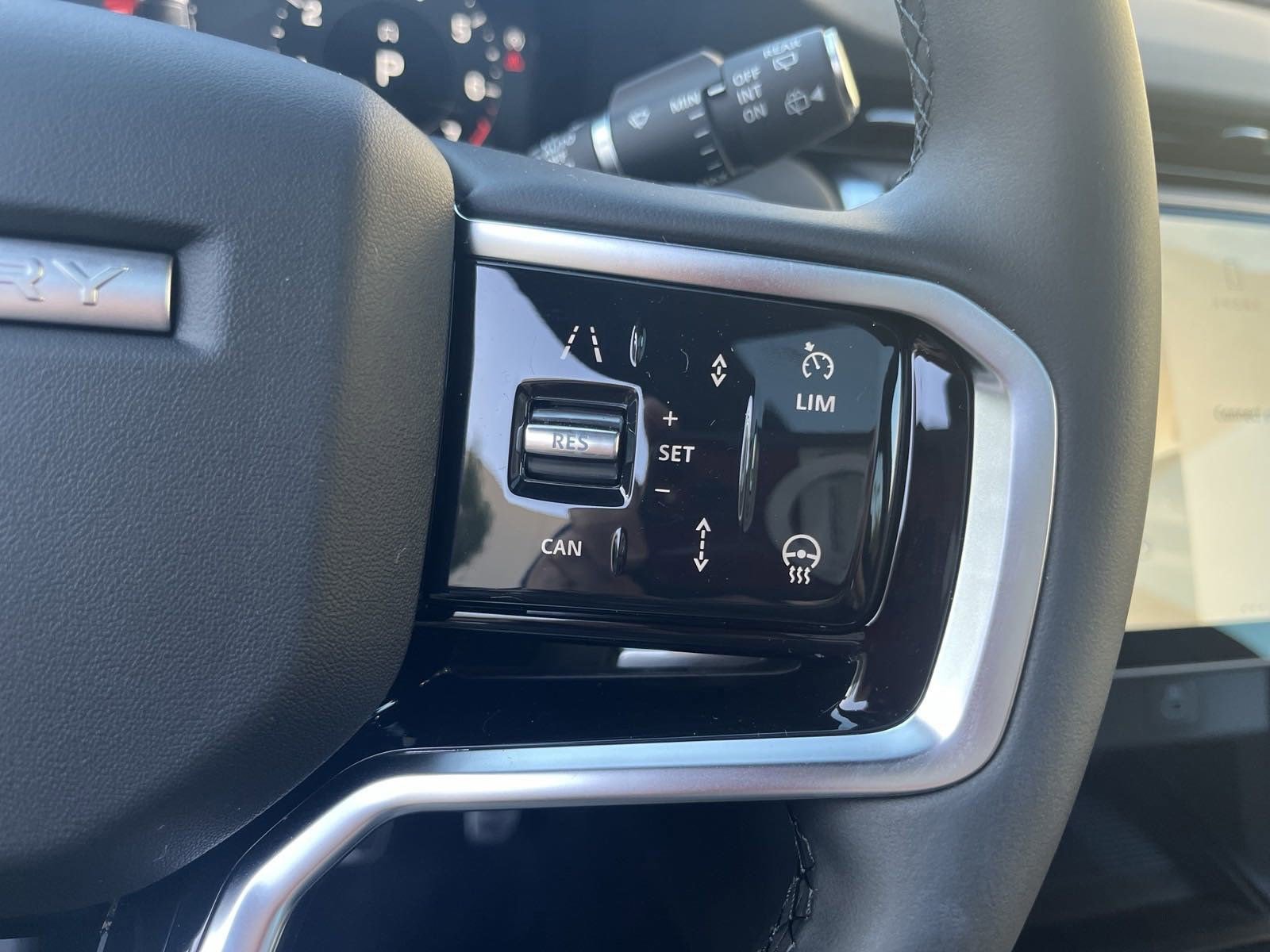 Used 2025 Land Rover Discovery Sport Dynamic SE image 21