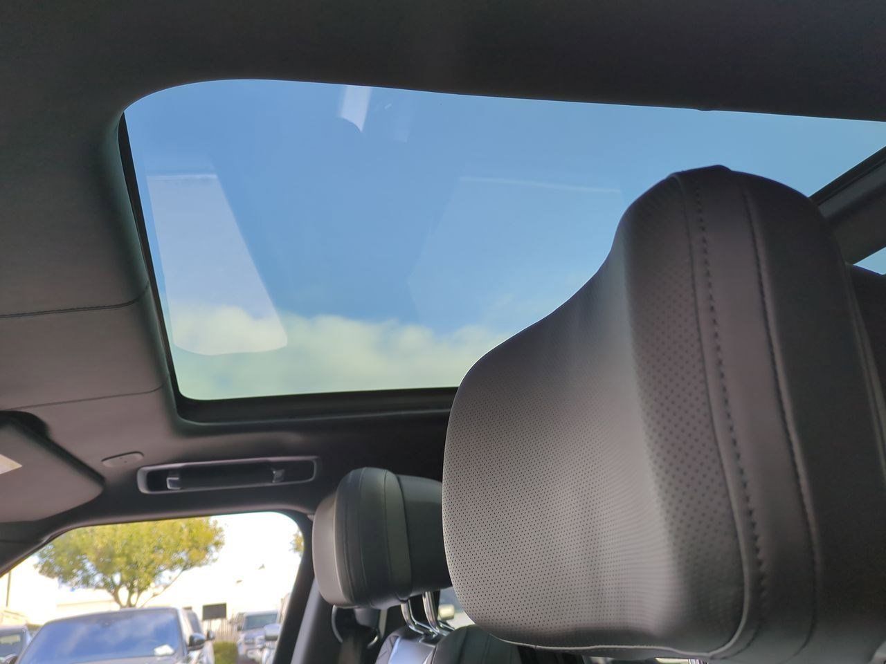 New 2025 Land Rover Range Rover SV image 19