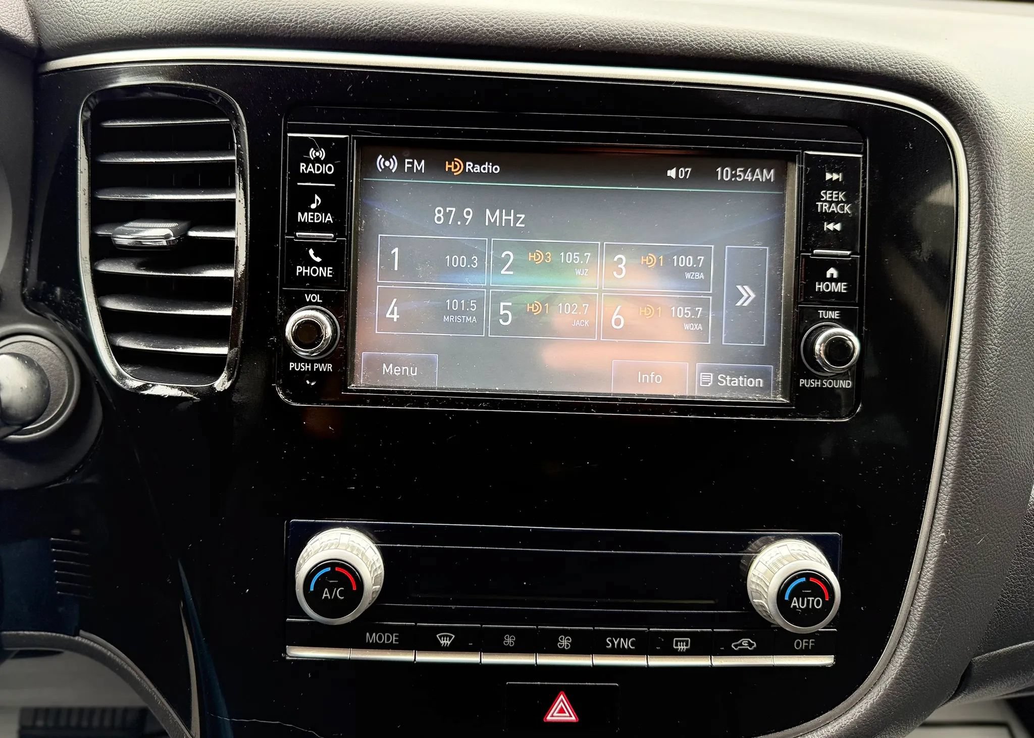 Used 2020 Mitsubishi Outlander ES AWD/4WD image 16