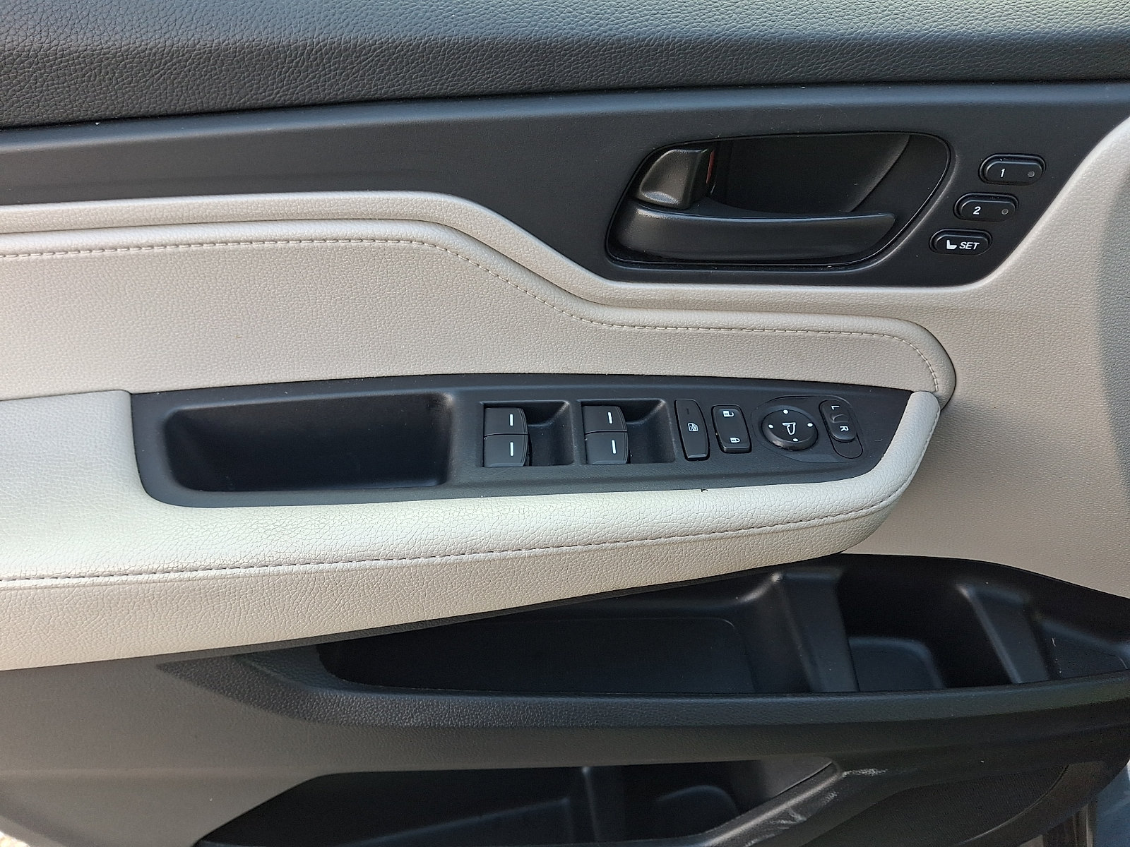 Used 2025 Honda Odyssey EX-L image 13