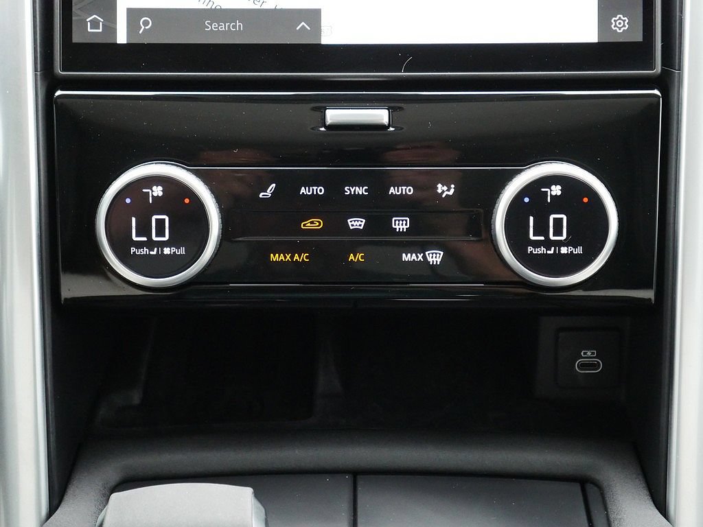 Used 2025 Land Rover Discovery Metropolitan Edition AWD/4WD image 25