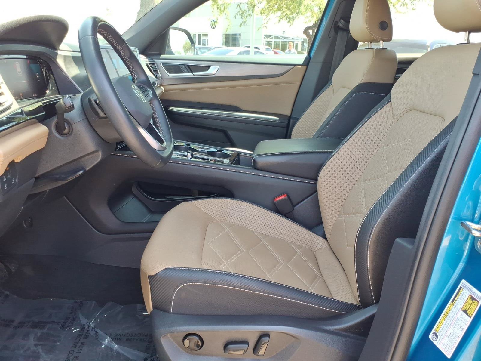 Certified 2024 Volkswagen Atlas Cross Sport SE w/ Panoramic Sunroof Package AWD/4WD image 19