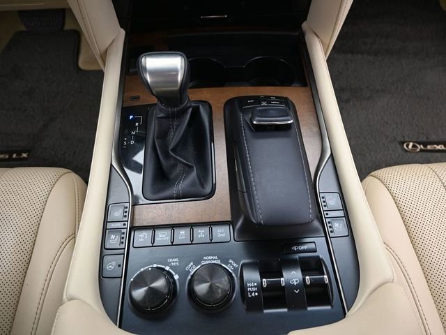 Used 2021 Lexus LX 570 4WD w/ Luxury Package image 12