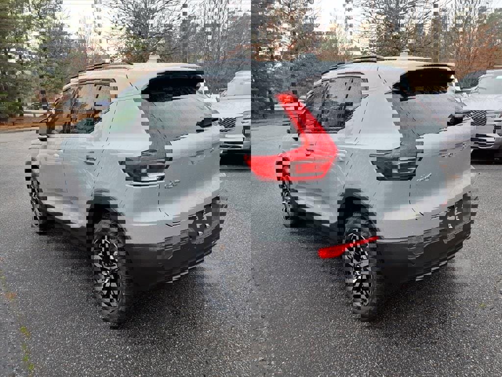 New 2026 Volvo XC40 B5 Core w/ Climate Package image 7