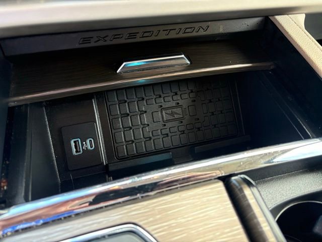 Used 2024 Ford Expedition Limited image 24