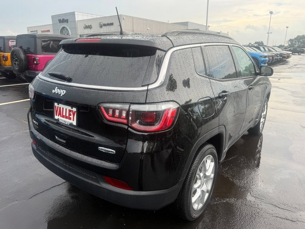 Used 2024 Jeep Compass Latitude AWD/4WD image 3