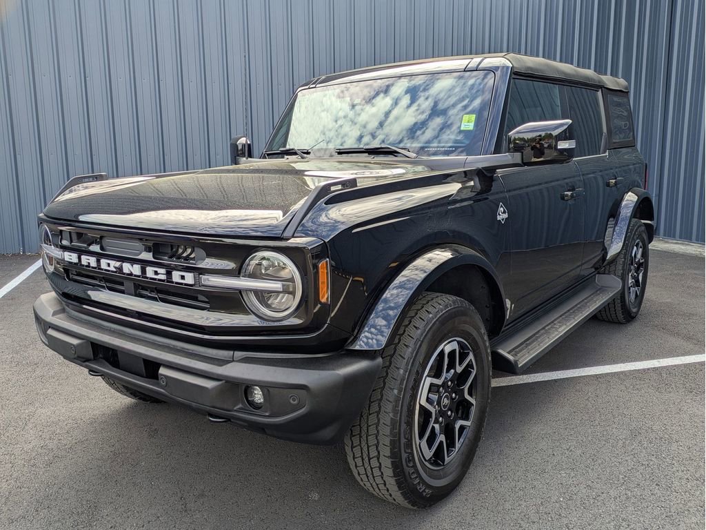 Used 2025 Ford Bronco Outer Banks image 2