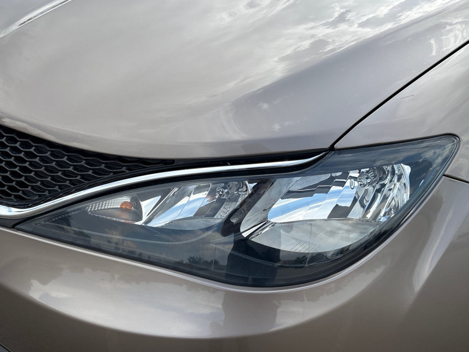 Used 2017 Chrysler Pacifica Touring FWD image 10