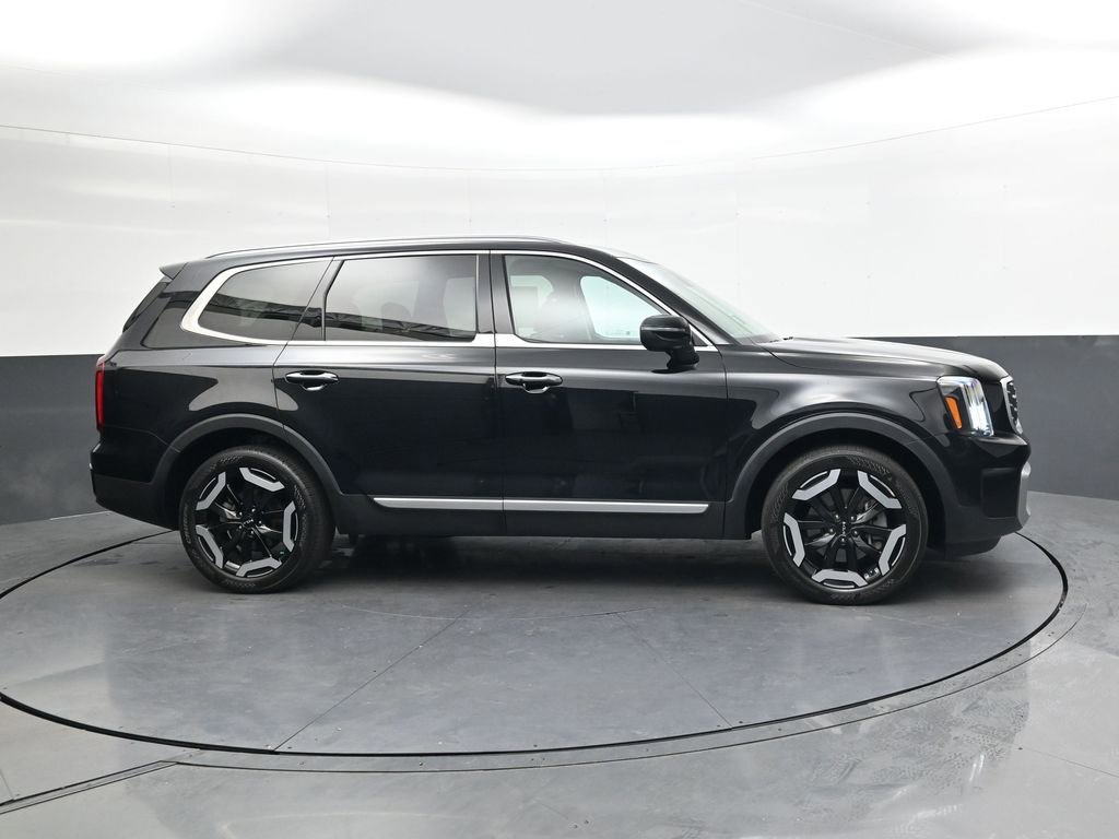 Used 2023 Kia Telluride S w/ S Sunroof Package image 3