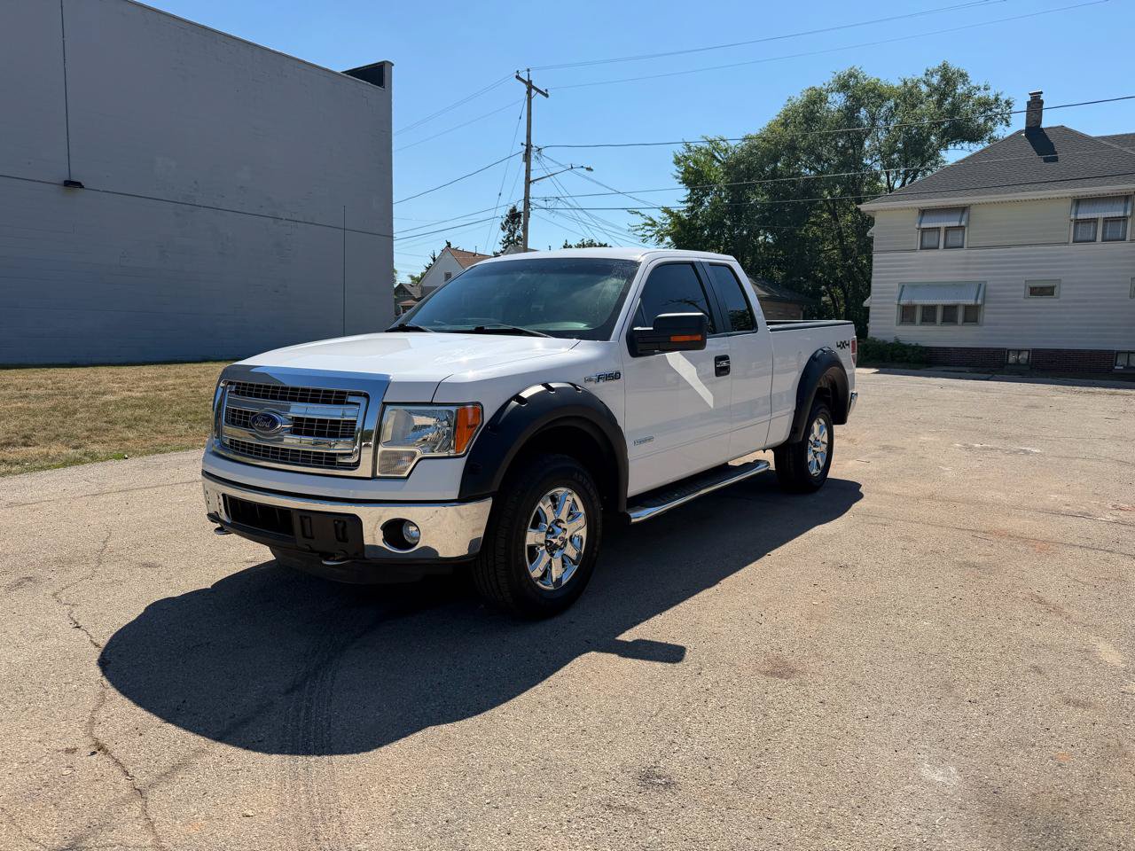 Used 2014 Ford F150 XLT w/ Equipment Group 302A Luxury AWD/4WD image 3