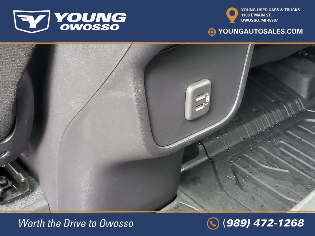 Used 2024 GMC Terrain SLE w/ Driver Convenience Package FWD image 29