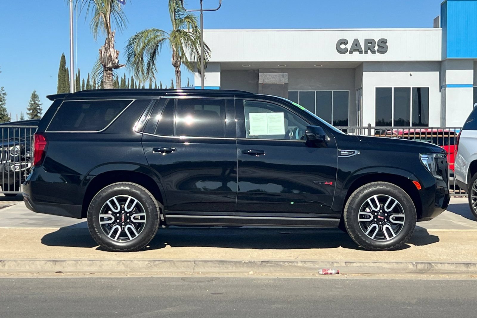 Used 2023 GMC Yukon AT4 w/ AT4 Premium Package AWD/4WD image 3