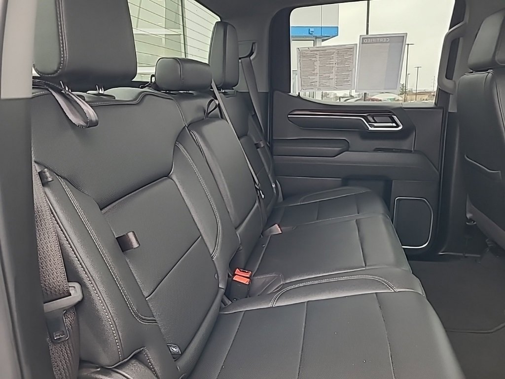 Certified 2025 GMC Sierra 1500 SLT image 18