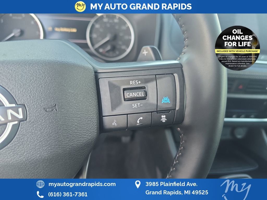 Used 2025 Nissan Rogue SV AWD/4WD image 16