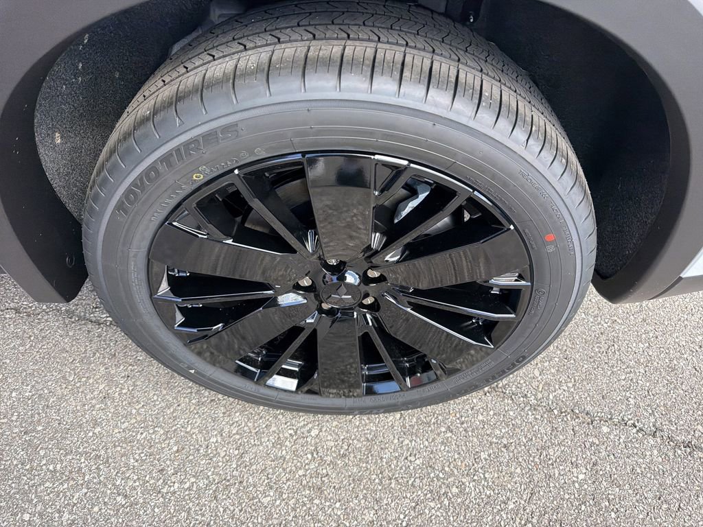 New 2026 Mitsubishi Outlander LE FWD image 12