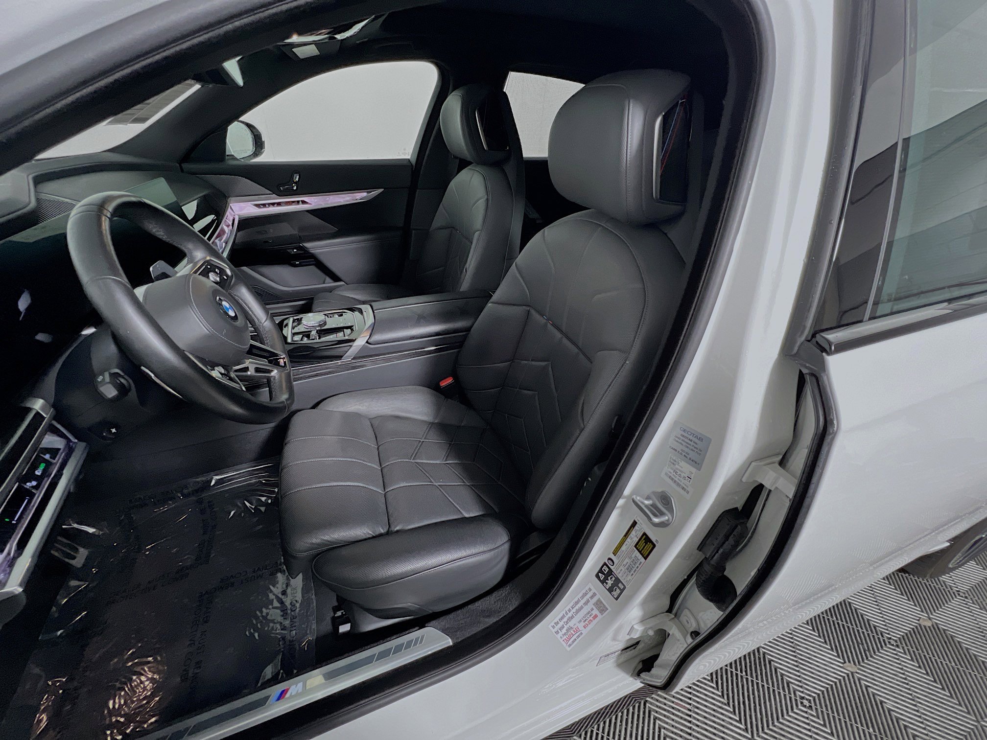 Used 2025 BMW 740i xDrive image 15