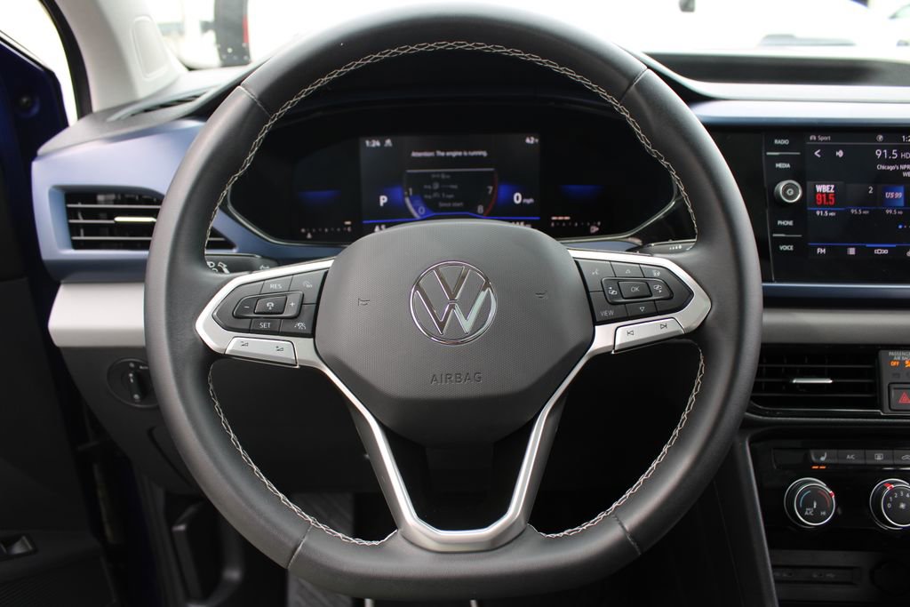 Certified 2023 Volkswagen Taos SE w/ Panoramic Sunroof Package image 11