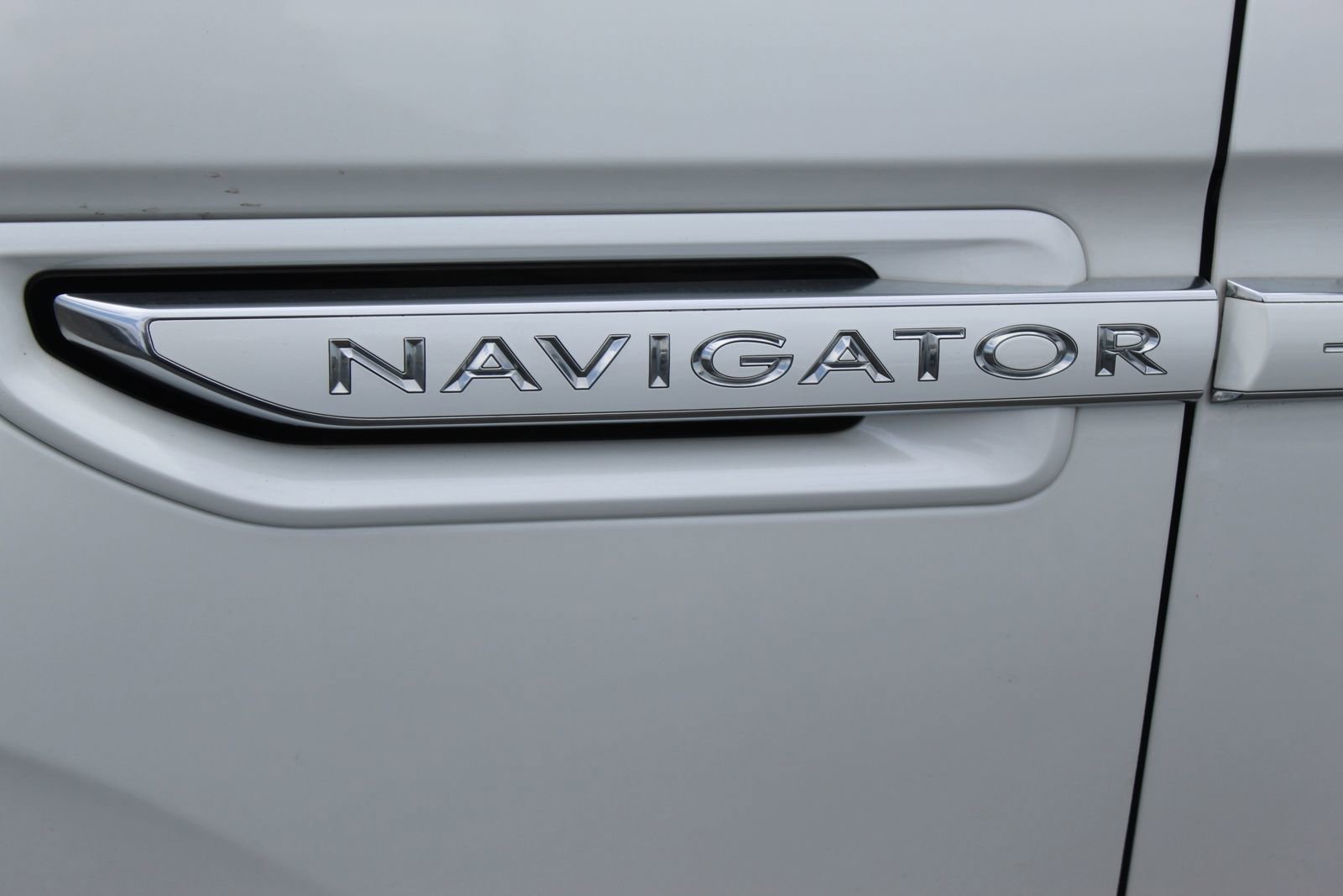 Used 2020 Lincoln Navigator L Reserve w/ Equipment Group 208A Reserve AWD/4WD image 3
