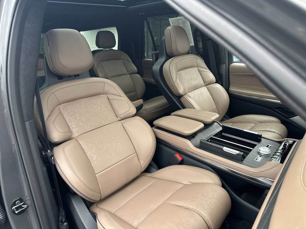 Certified 2026 Lincoln Navigator L Black Label AWD/4WD image 28