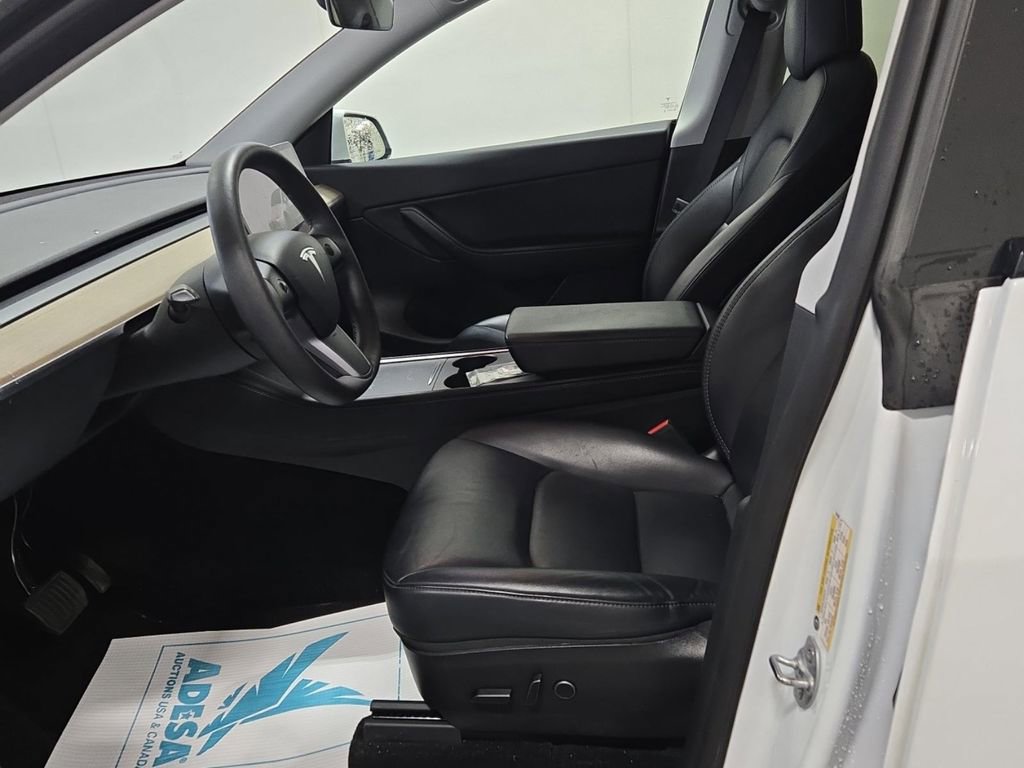 Used 2022 Tesla Model Y Long Range image 3