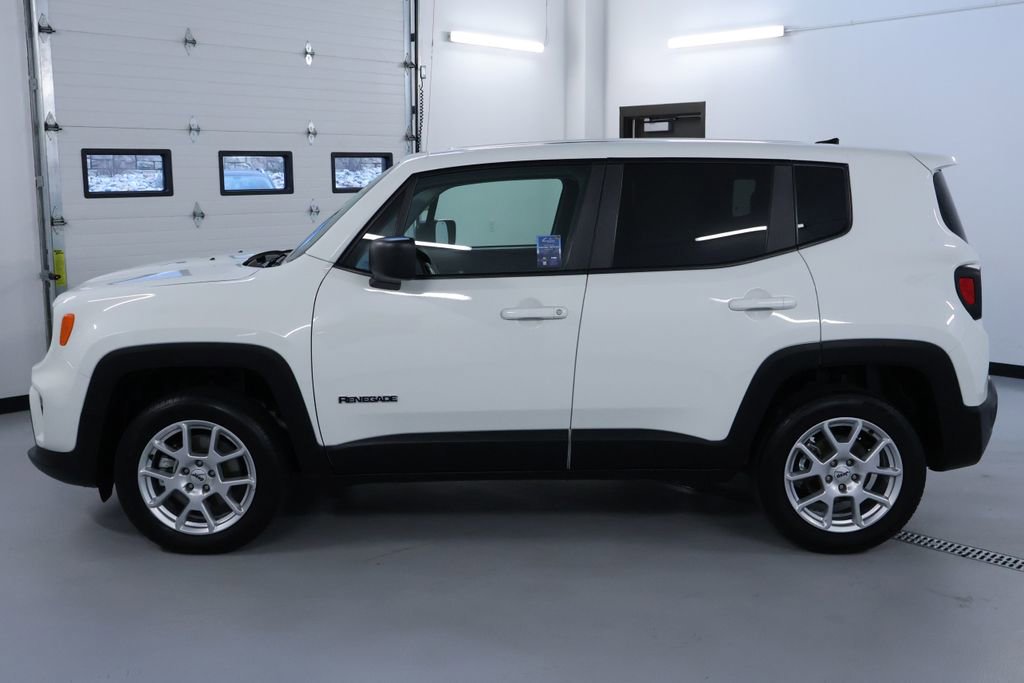 Used 2023 Jeep Renegade Latitude image 4
