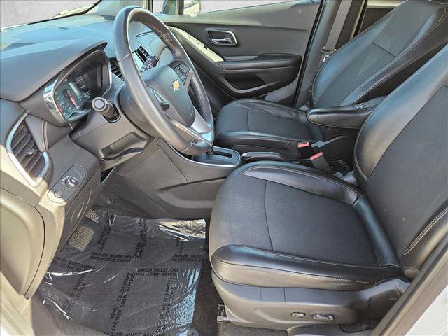 Used 2022 Chevrolet Trax LT w/ Redline Edition AWD/4WD image 17