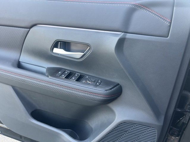 New 2026 Nissan Kicks SR image 6