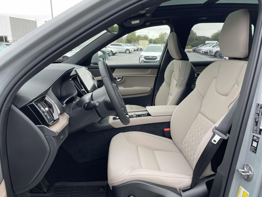 New 2026 Volvo XC90 B6 Plus w/ Protection Package Premier image 9