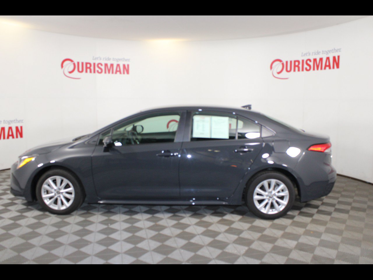 Used 2025 Toyota Corolla LE w/ LE Premium Package FWD image 5