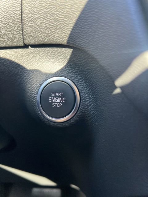 New 2025 Volvo XC40 B5 Core w/ Protection Package Premier image 15