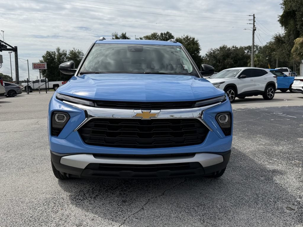 Used 2024 Chevrolet TrailBlazer LT w/ Driver Confidence Package AWD/4WD image 3