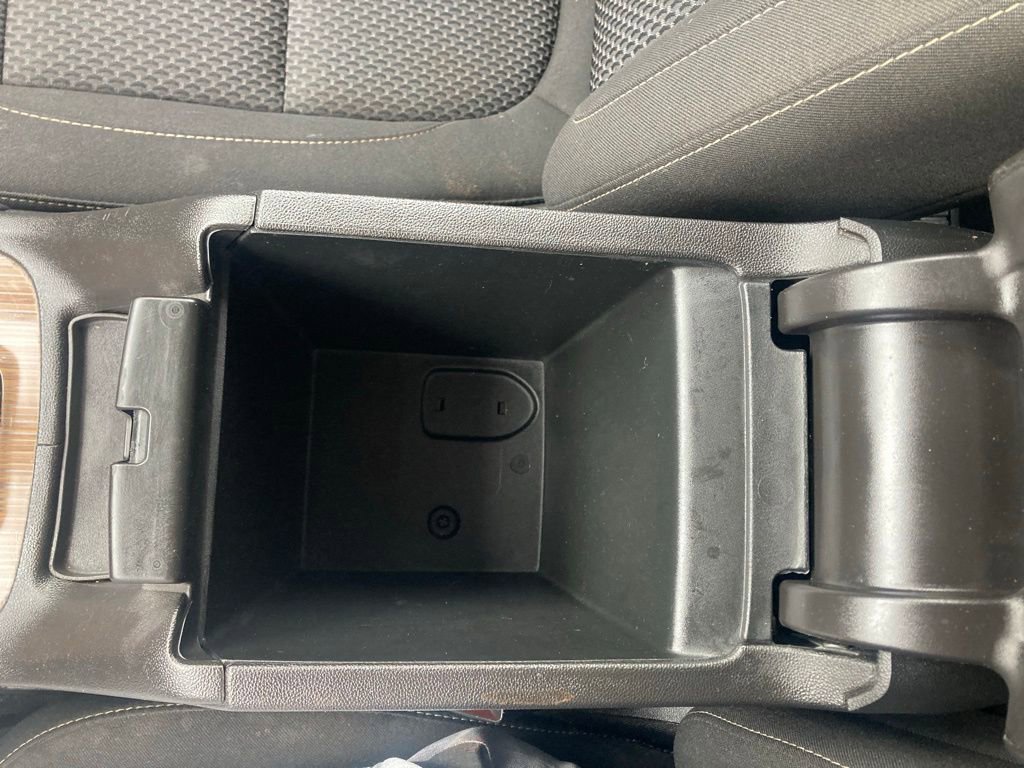 Used 2022 GMC Acadia SLE FWD image 31