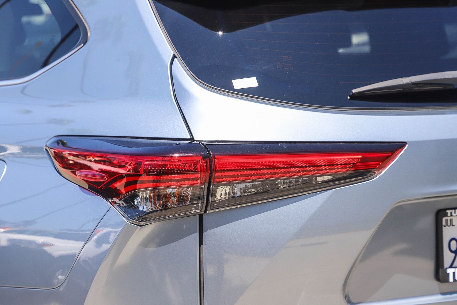 Used 2023 Toyota Highlander LE FWD image 9