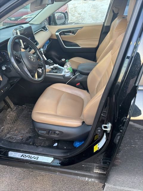 Used 2023 Toyota RAV4 XLE Premium image 2