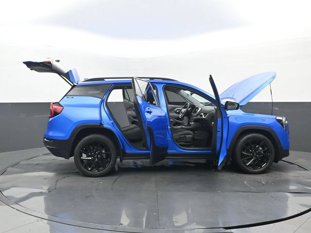 Used 2024 GMC Terrain SLE w/ Driver Convenience Package FWD image 33
