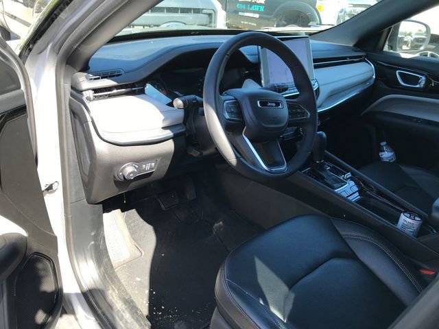 Used 2024 Jeep Compass Limited AWD/4WD image 3