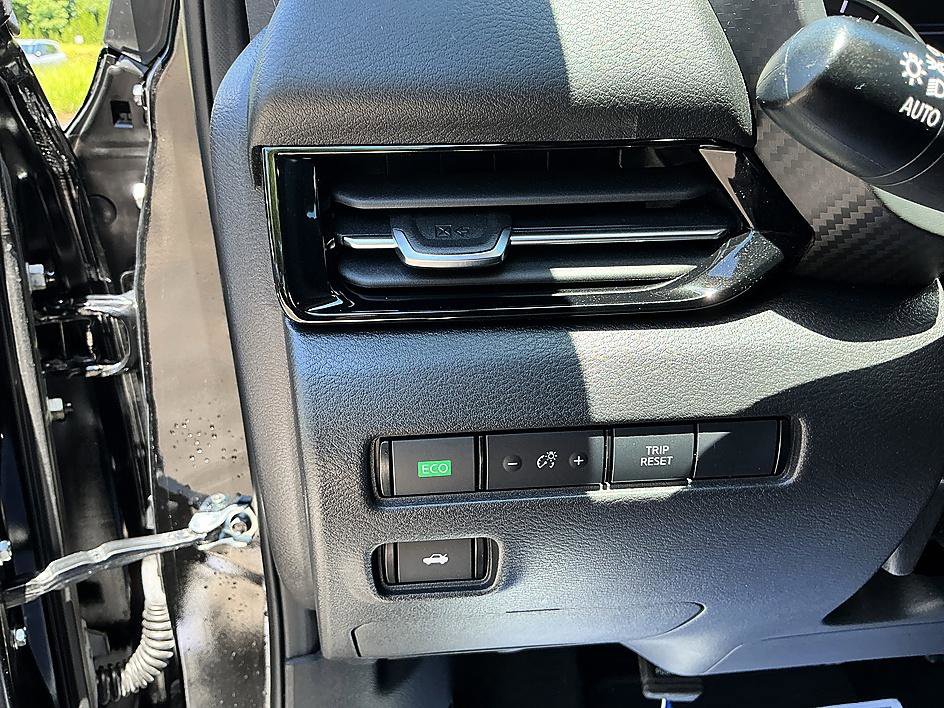 Certified 2024 Nissan Sentra SR FWD image 13