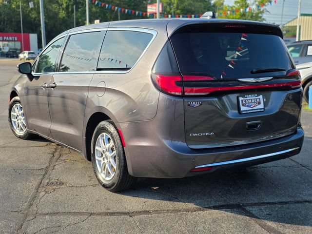 Used 2023 Chrysler Pacifica Touring-L FWD image 3