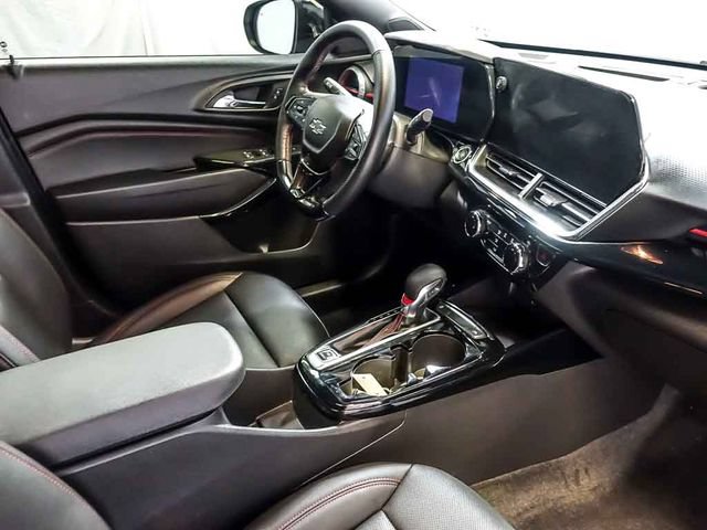 Certified 2025 Chevrolet Trax RS w/ Sunroof Package FWD image 31