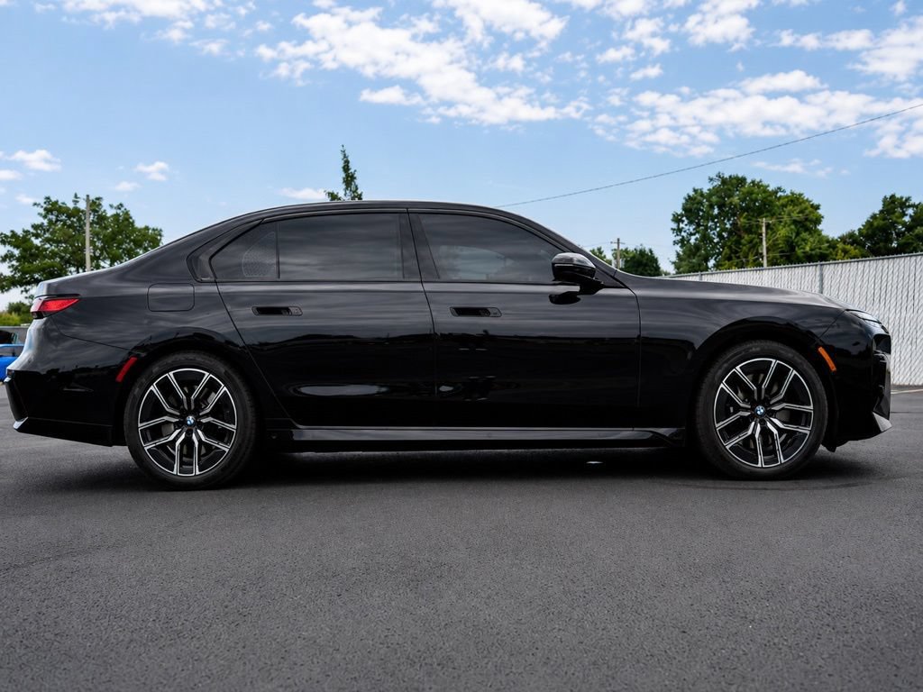 Used 2025 BMW 740i xDrive w/ Executive Package AWD/4WD image 8