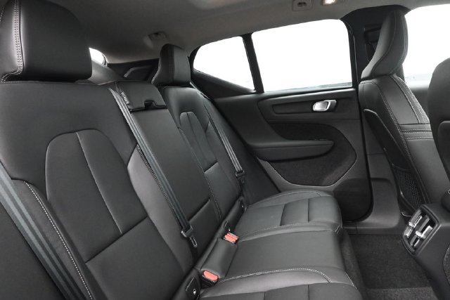 Used 2025 Volvo XC40 B5 Plus AWD/4WD image 31