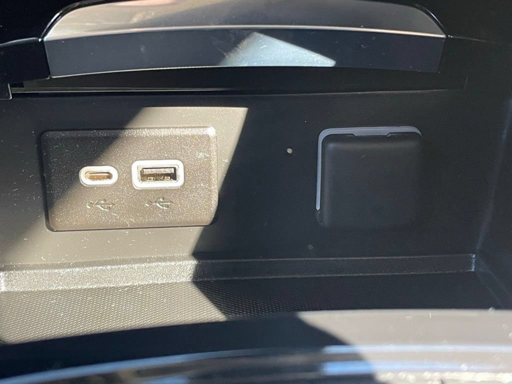 Used 2023 Buick Envision Essence AWD/4WD image 33