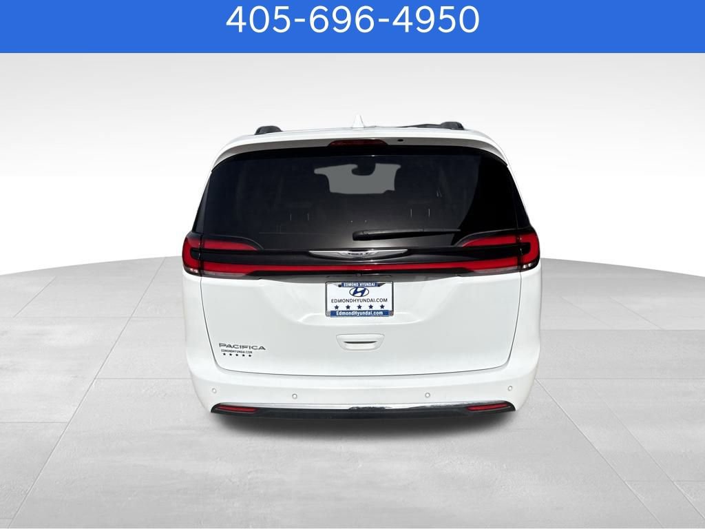 Used 2022 Chrysler Pacifica Touring-L image 8