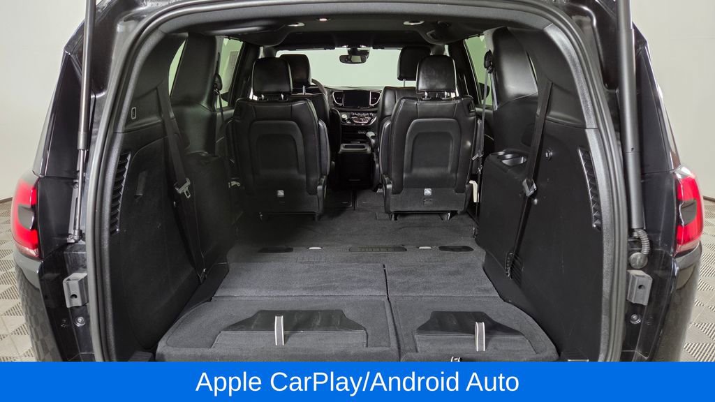 Used 2025 Chrysler Pacifica Select image 11
