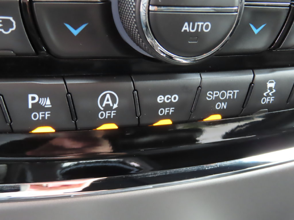 Certified 2020 Jeep Grand Cherokee Overland AWD/4WD image 12