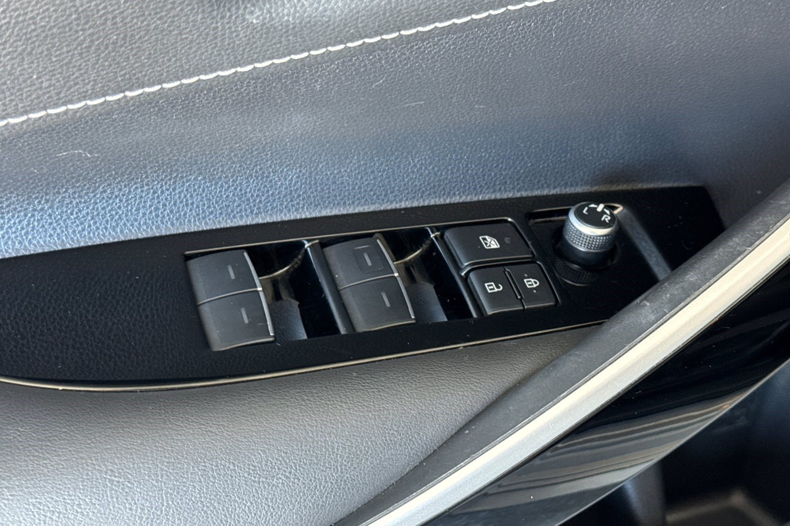 Certified 2019 Toyota Corolla XSE FWD image 13
