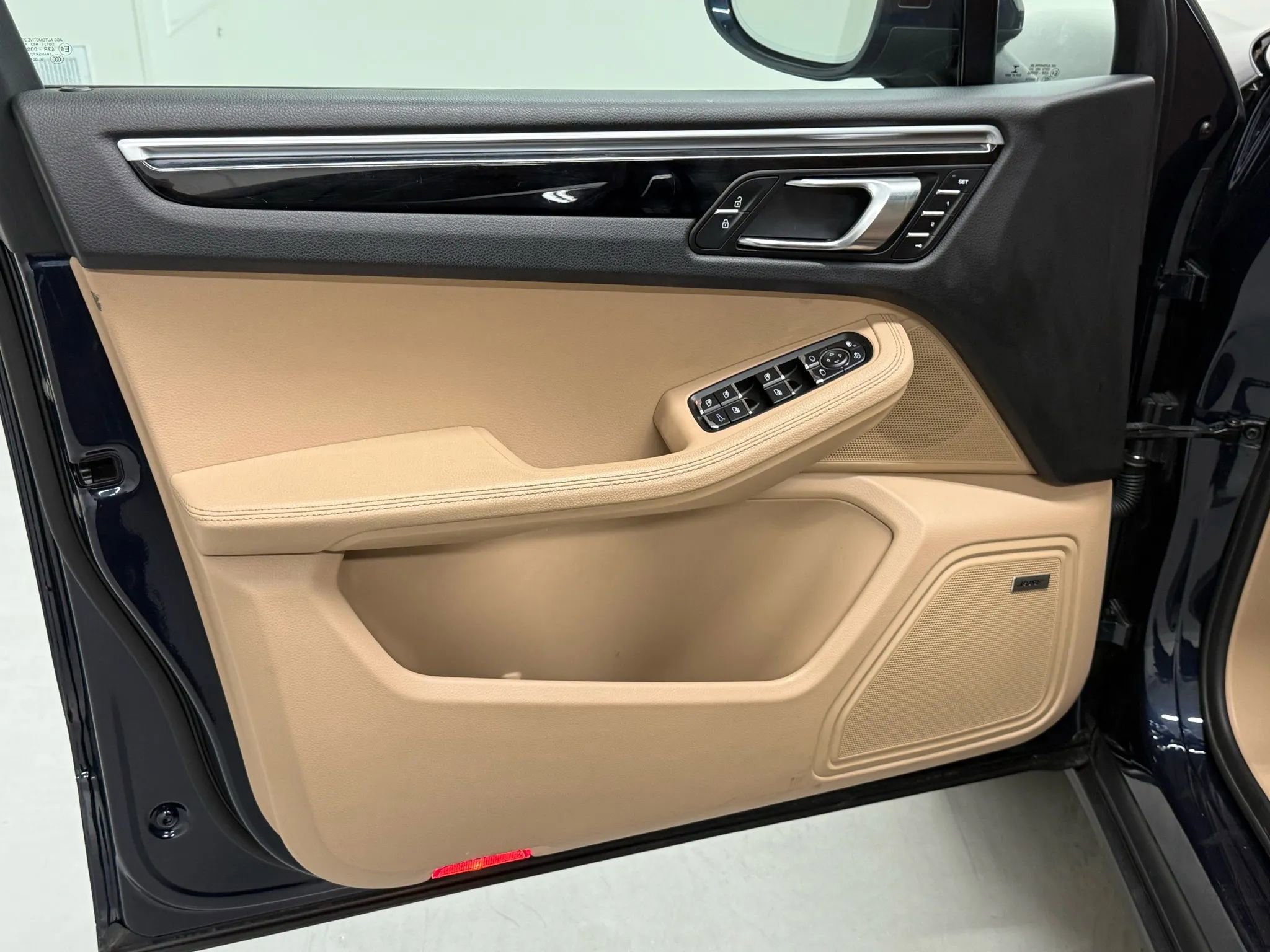 Used 2019 Porsche Macan image 21